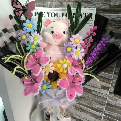 Ramo con peluche de cerdita