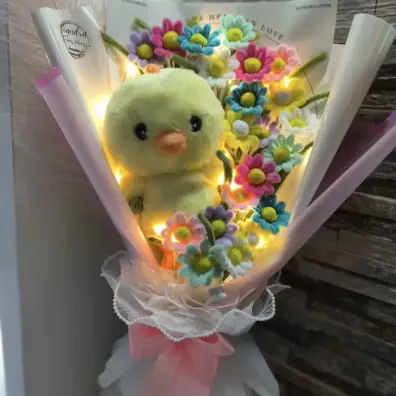 Ramo con peluche de pollito y luces LED