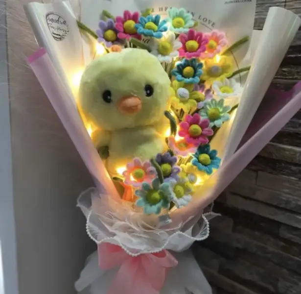 Ramo con peluche de pollito